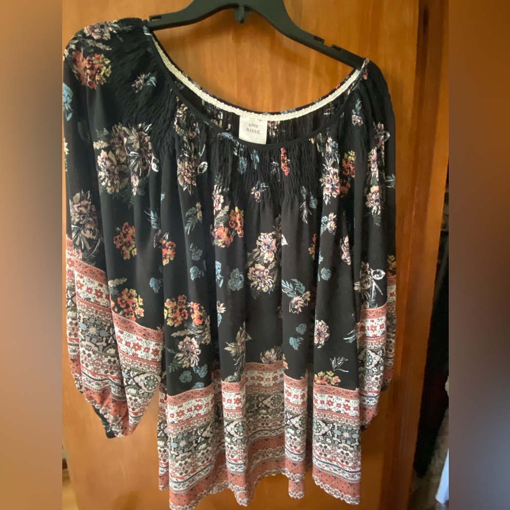 Knox Rose Peasant Top. XXL